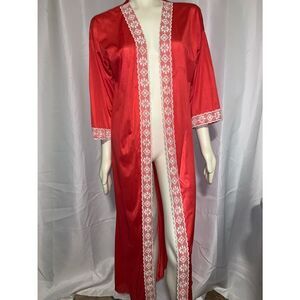 Vintage 70s Montgomery Ward red lace peignoir dressing robe Medium